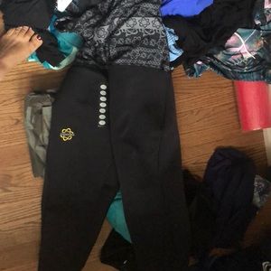 Zaggora workout pants size L. NWT